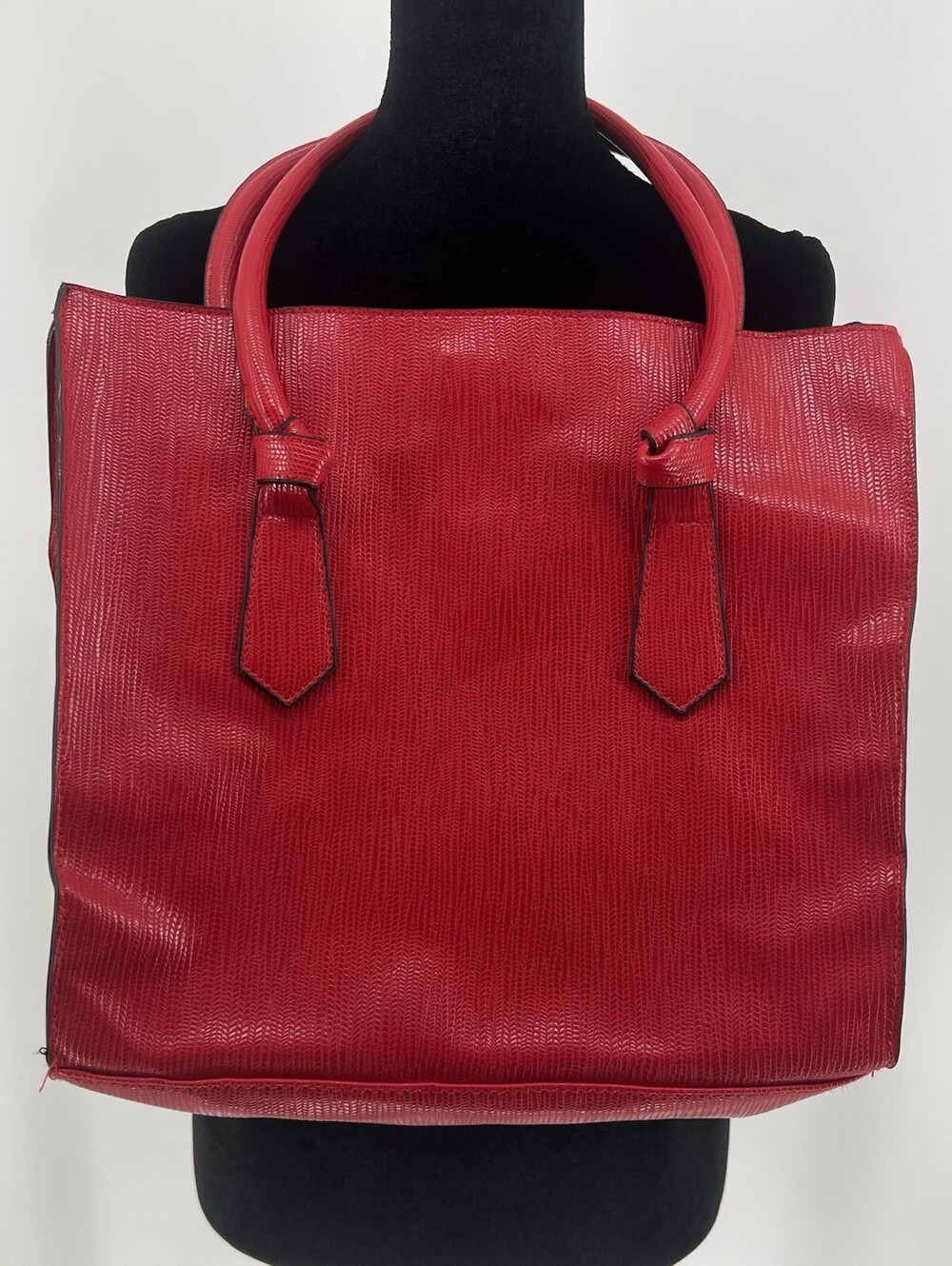 Elizabeth Arden red shopper bag 12.5" 3"x14" (97-2)